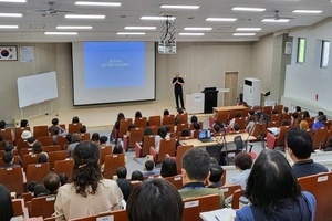 경기도인재개발원에서 강연을 펼쳤습니다.